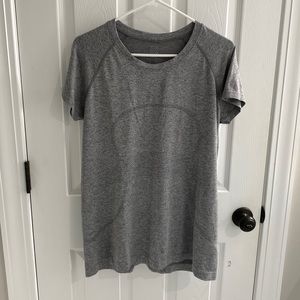 Lululemon Swiftly Relaxed-Fit Short Sleeve T-Shirt size 14 gray